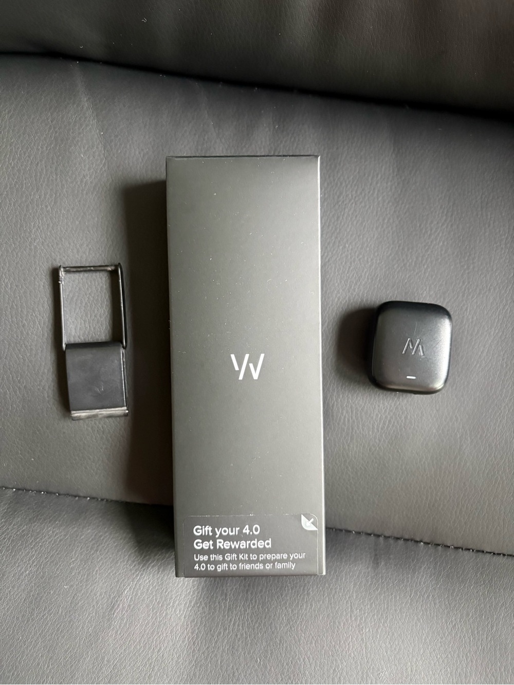 Used Whoop 4.0 + charger + brand new band